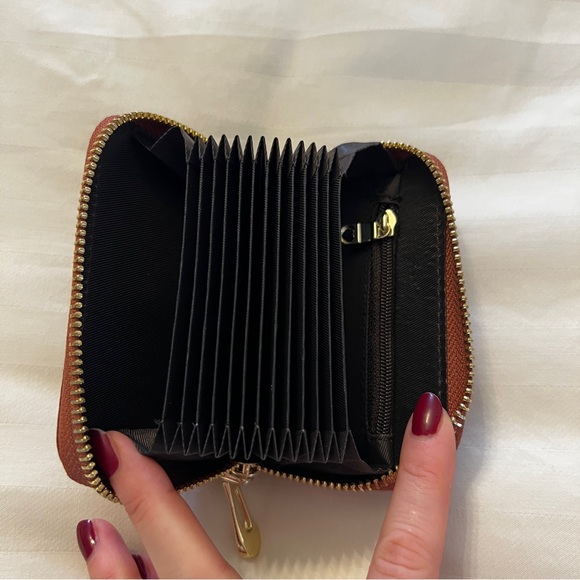 Wallet with multiple compartments - Picture 3 of 3